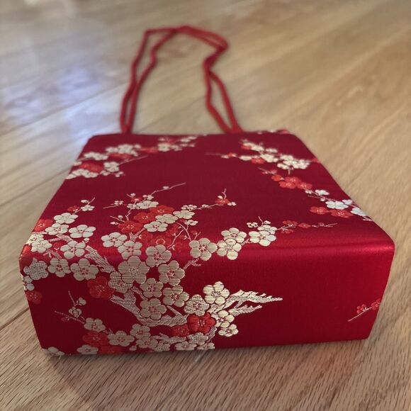 Amanda Smith Red Evening Purse Gold Flower Embroidery With Snap & Shoulder Strap - Picture 2 of 13